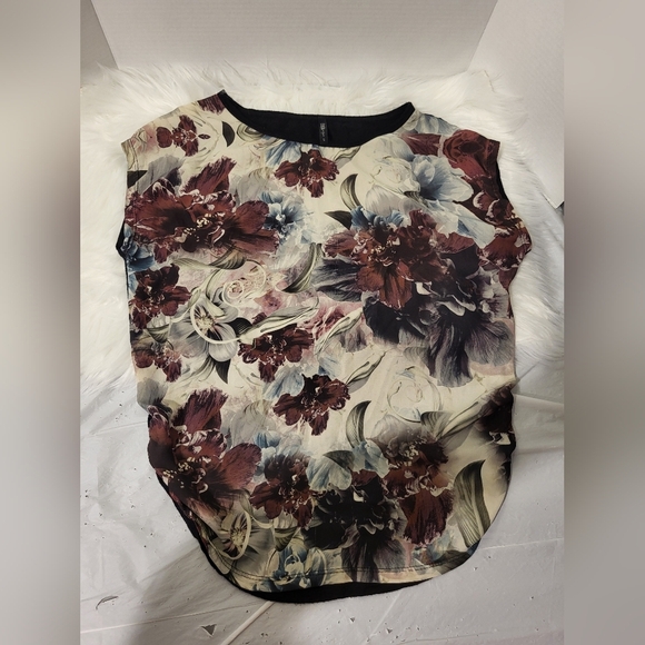 Floral Print Women's Tee, Size Small - Picture 3 of 4